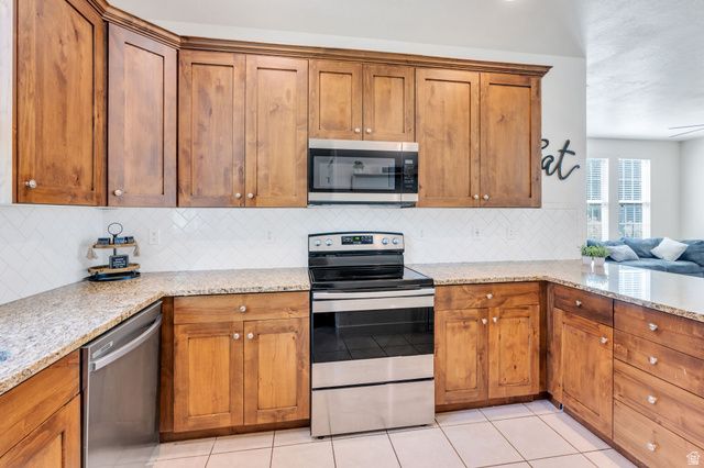 10262 S MILLERTON DR, South Jordan, UT 84009