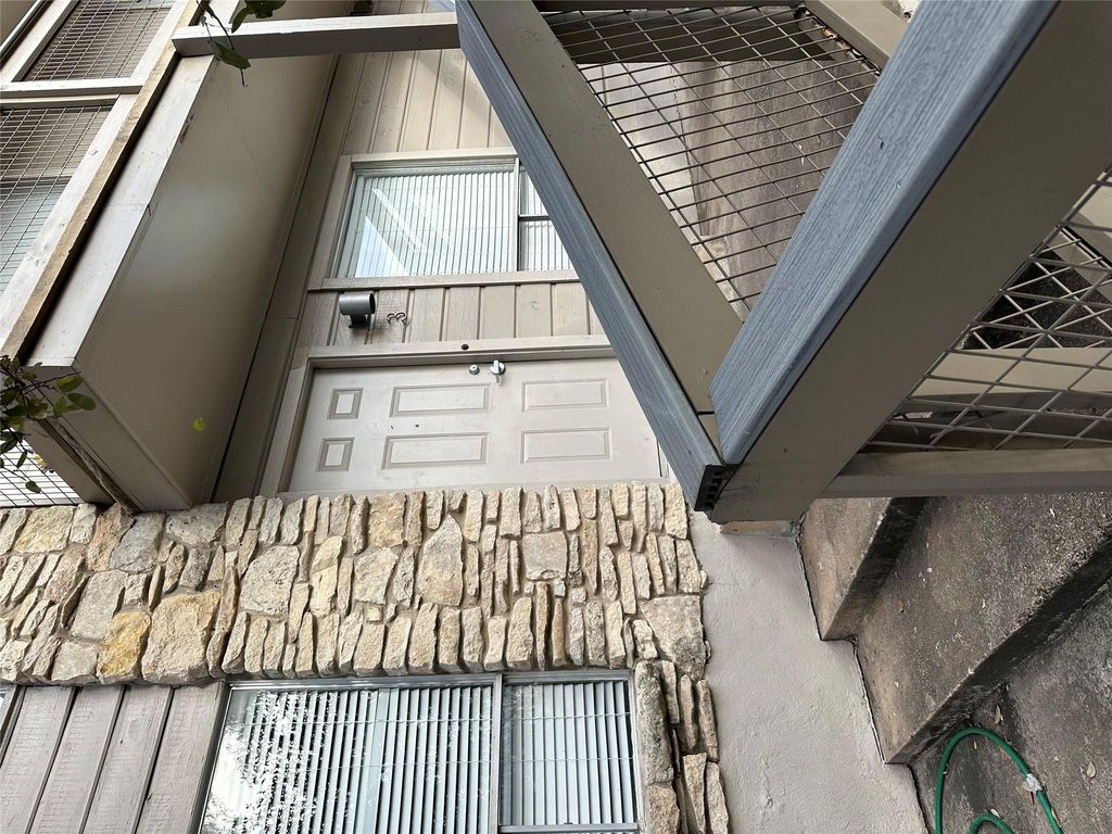 100 Blue Ridge TRL 3, West Lake Hills, TX 78746