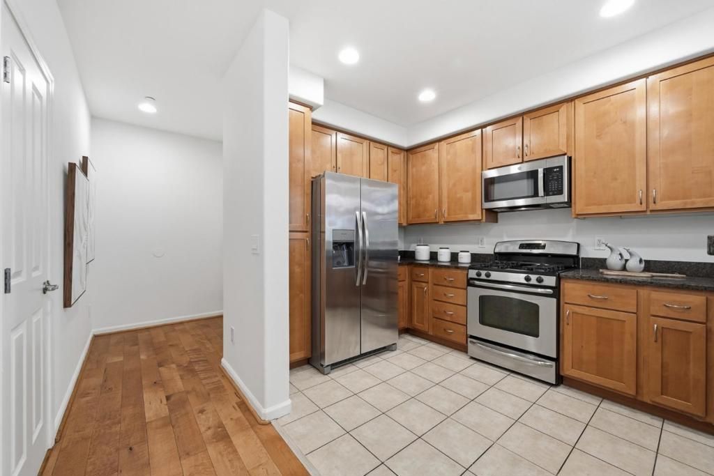 Image 5 of property listing at 1388 Broadway 285, Millbrae, CA 94030