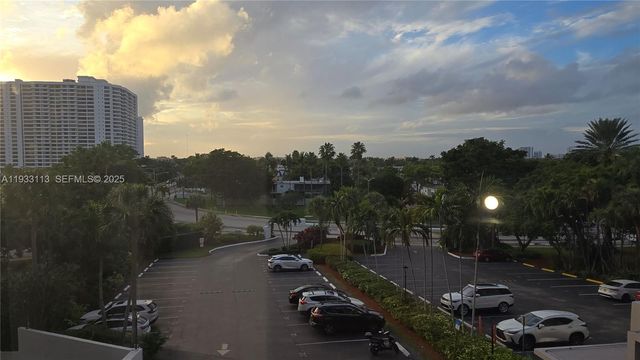 600 Parkview Dr 525, Hallandale Beach, FL 33009