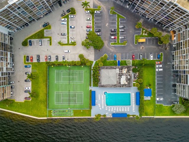 600 Parkview Dr 525, Hallandale Beach, FL 33009