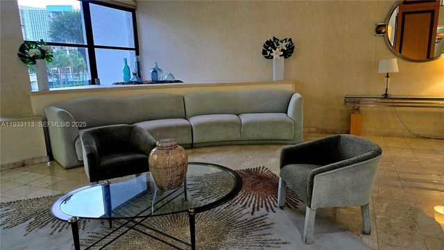 600 Parkview Dr 525, Hallandale Beach, FL 33009