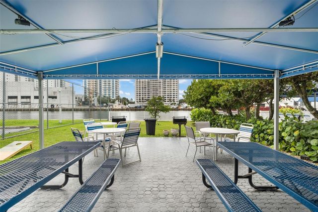 600 Parkview Dr 525, Hallandale Beach, FL 33009