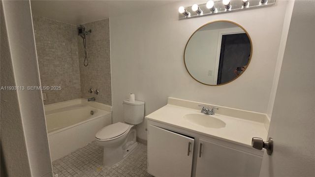 600 Parkview Dr 525, Hallandale Beach, FL 33009