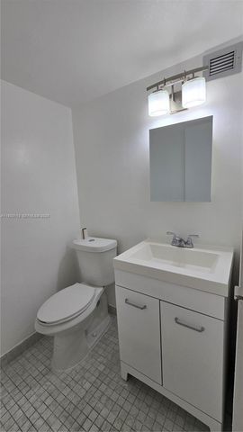 600 Parkview Dr 525, Hallandale Beach, FL 33009