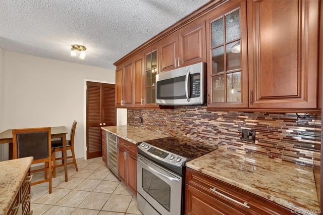 25 Rockledge 606, White Plains, NY 10601