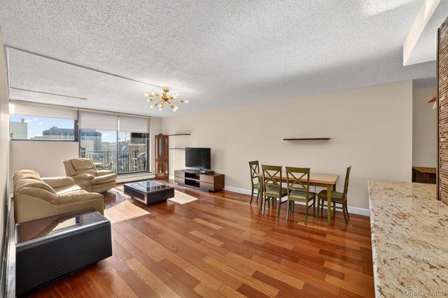 25 Rockledge 606, White Plains, NY 10601