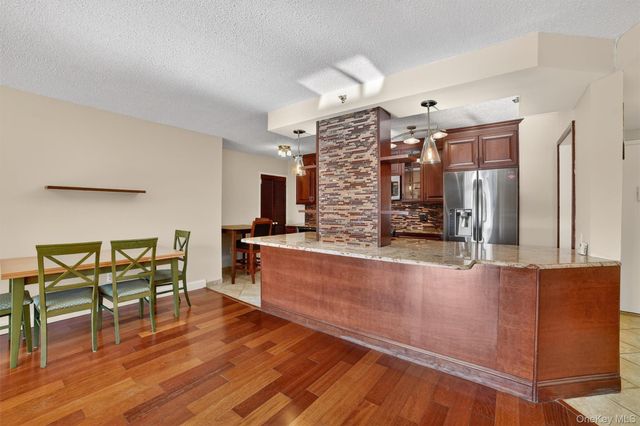 25 Rockledge 606, White Plains, NY 10601