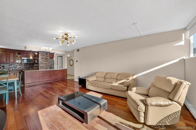 25 Rockledge 606, White Plains, NY 10601