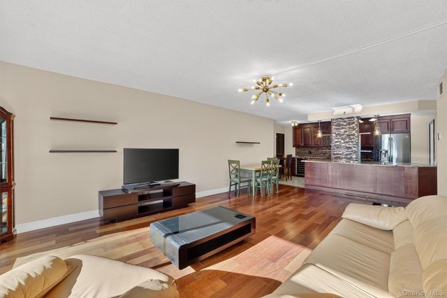 25 Rockledge 606, White Plains, NY 10601