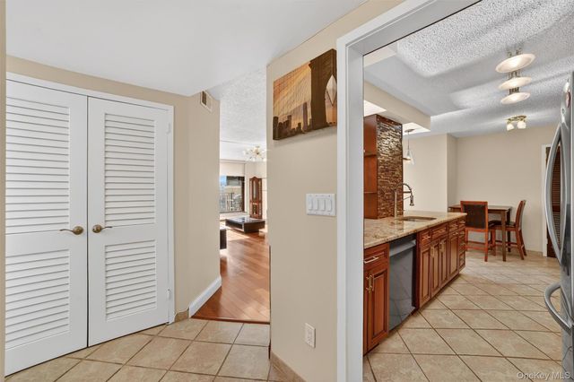 25 Rockledge 606, White Plains, NY 10601