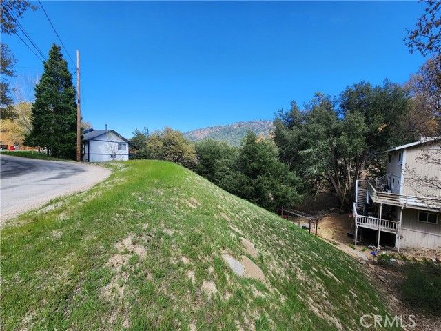 327 Davos Drive, Crestline, CA 92325