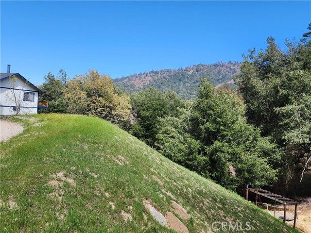 327 Davos Drive, Crestline, CA 92325