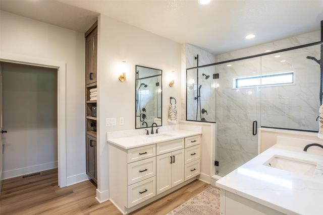 16319 Ironwood Lane, Urbandale, IA 50263