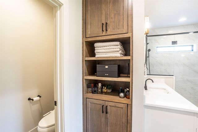 16319 Ironwood Lane, Urbandale, IA 50263