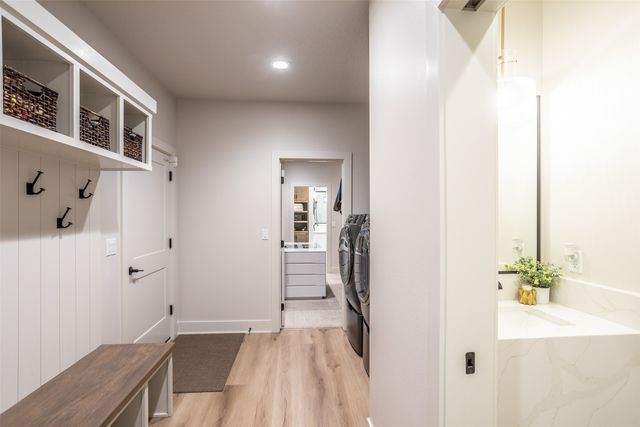 16319 Ironwood Lane, Urbandale, IA 50263