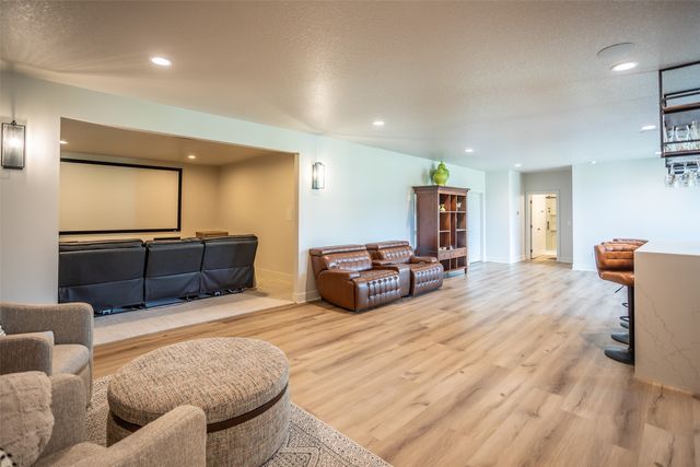 16319 Ironwood Lane, Urbandale, IA 50263