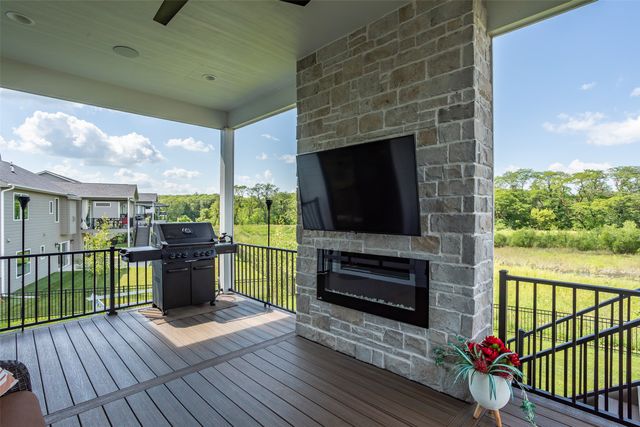 16319 Ironwood Lane, Urbandale, IA 50263