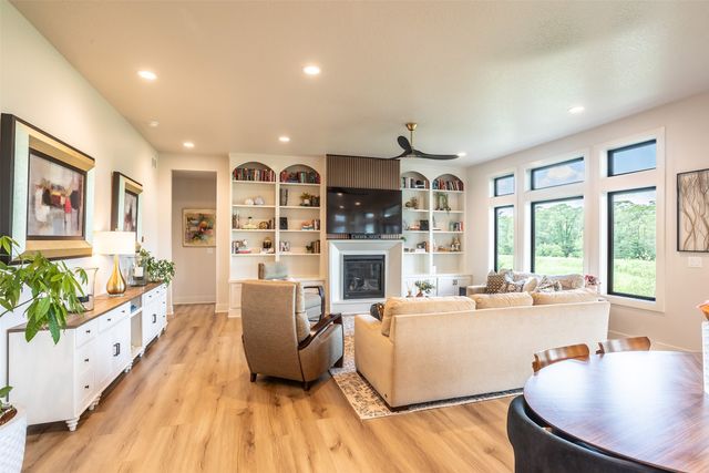 16319 Ironwood Lane, Urbandale, IA 50263