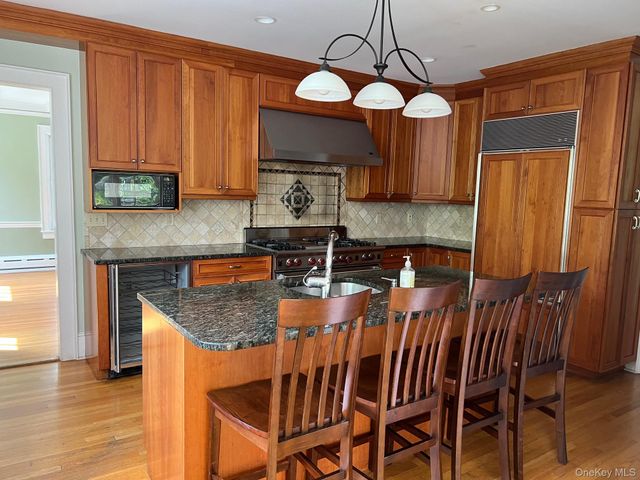 246 Beechmont Drive, New Rochelle, NY 10804