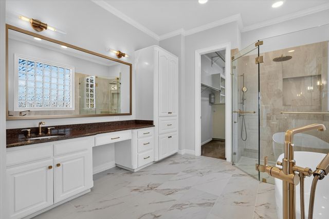 702 Buttermilk Drive, Arlington, TX 76006