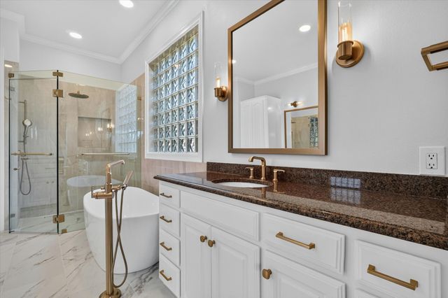 702 Buttermilk Drive, Arlington, TX 76006