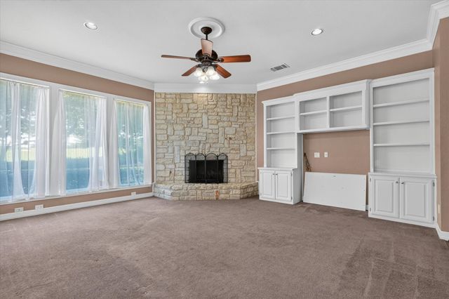 702 Buttermilk Drive, Arlington, TX 76006