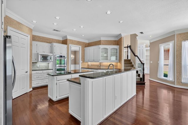 702 Buttermilk Drive, Arlington, TX 76006