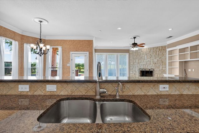 702 Buttermilk Drive, Arlington, TX 76006