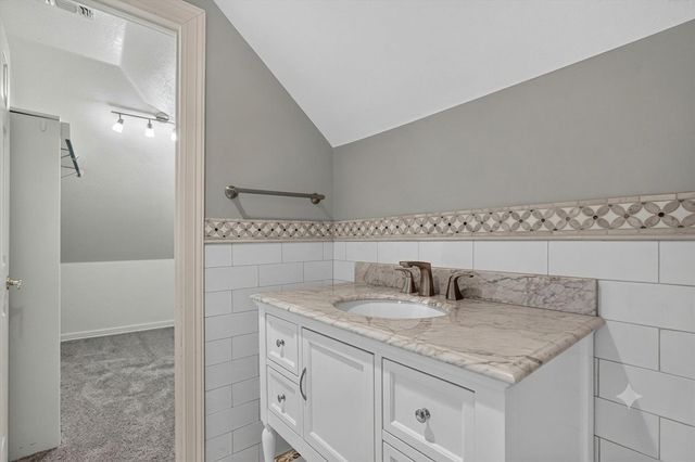 702 Buttermilk Drive, Arlington, TX 76006