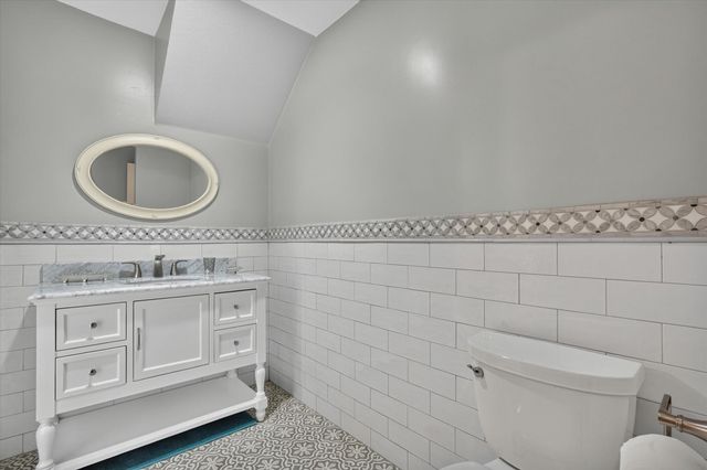 702 Buttermilk Drive, Arlington, TX 76006