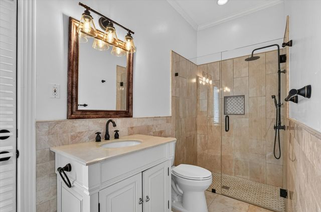 702 Buttermilk Drive, Arlington, TX 76006