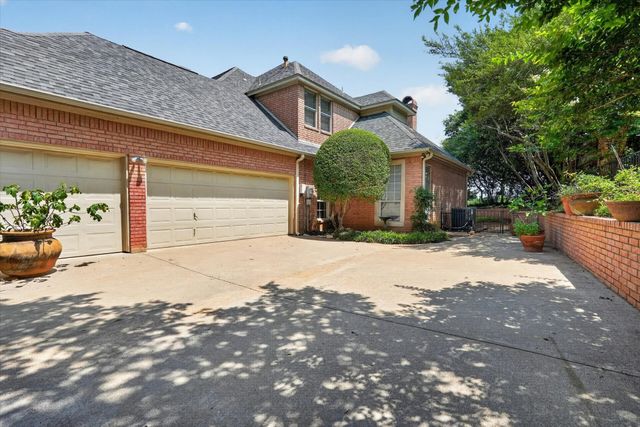 702 Buttermilk Drive, Arlington, TX 76006