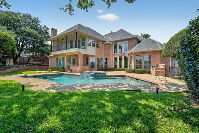 702 Buttermilk Drive, Arlington, TX 76006