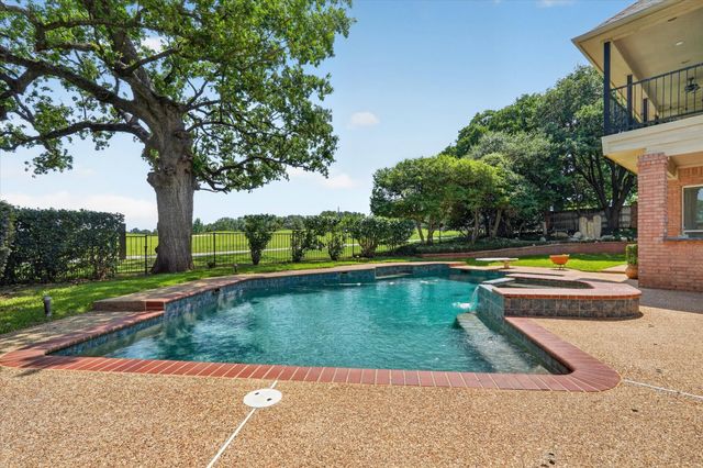 702 Buttermilk Drive, Arlington, TX 76006