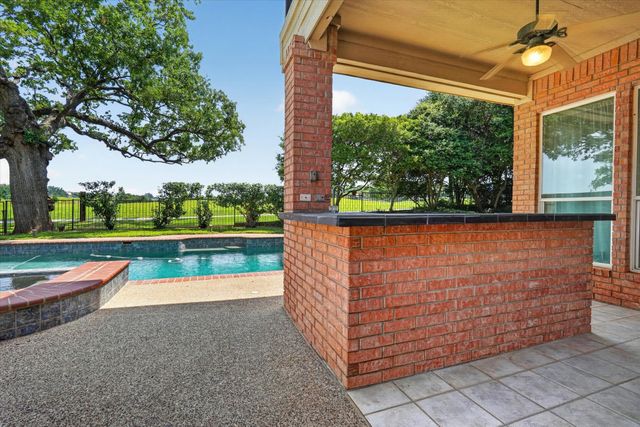 702 Buttermilk Drive, Arlington, TX 76006