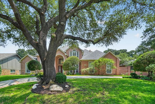 702 Buttermilk Drive, Arlington, TX 76006