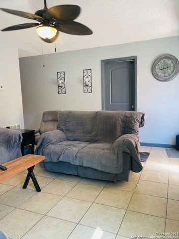 6226 Valley Castle, San Antonio, TX 78250