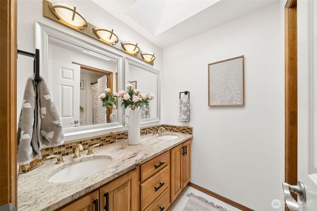 20916 Edwards Road E, Lake Tapps, WA 98391