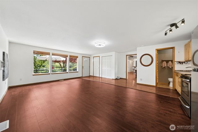 20916 Edwards Road E, Lake Tapps, WA 98391