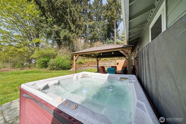 20916 Edwards Road E, Lake Tapps, WA 98391