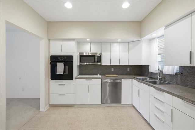 2285 ISRAELI DRIVE 45, Clearwater, FL 33763