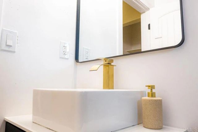 944 W 5Th Avenue, Escondido, CA 92025