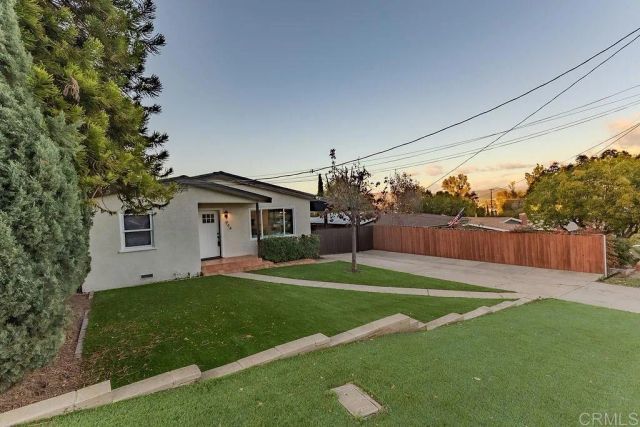 944 W 5Th Avenue, Escondido, CA 92025