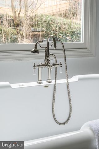 5400 MOHICAN RD, Bethesda, MD 20816