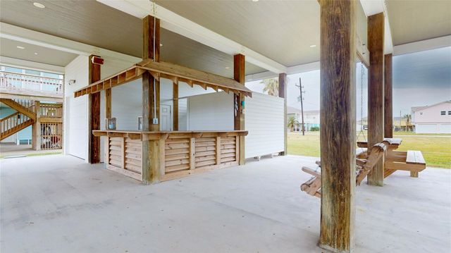 972 Bahama Drive, Crystal Beach, TX 77650
