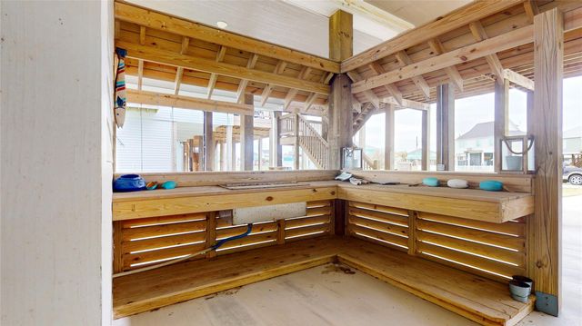 972 Bahama Drive, Crystal Beach, TX 77650