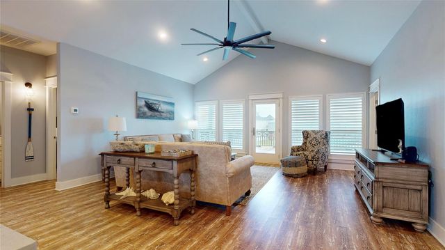 972 Bahama Drive, Crystal Beach, TX 77650