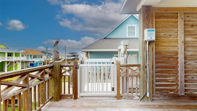 972 Bahama Drive, Crystal Beach, TX 77650