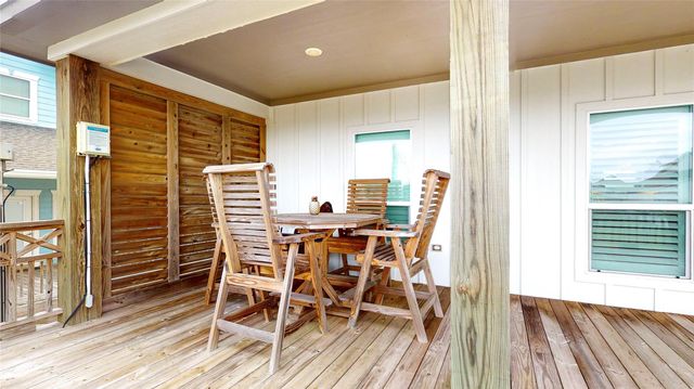 972 Bahama Drive, Crystal Beach, TX 77650